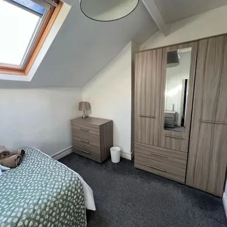 Moorfield Street Hotel *