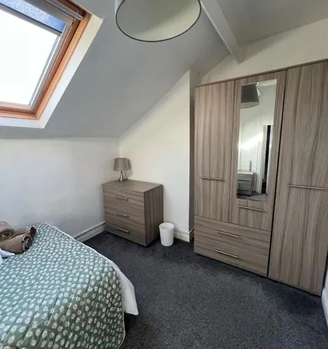 Moorfield Street Hotel *